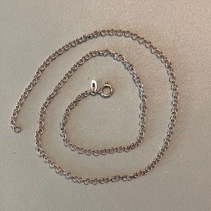 14 karat white gold textured cable chain.